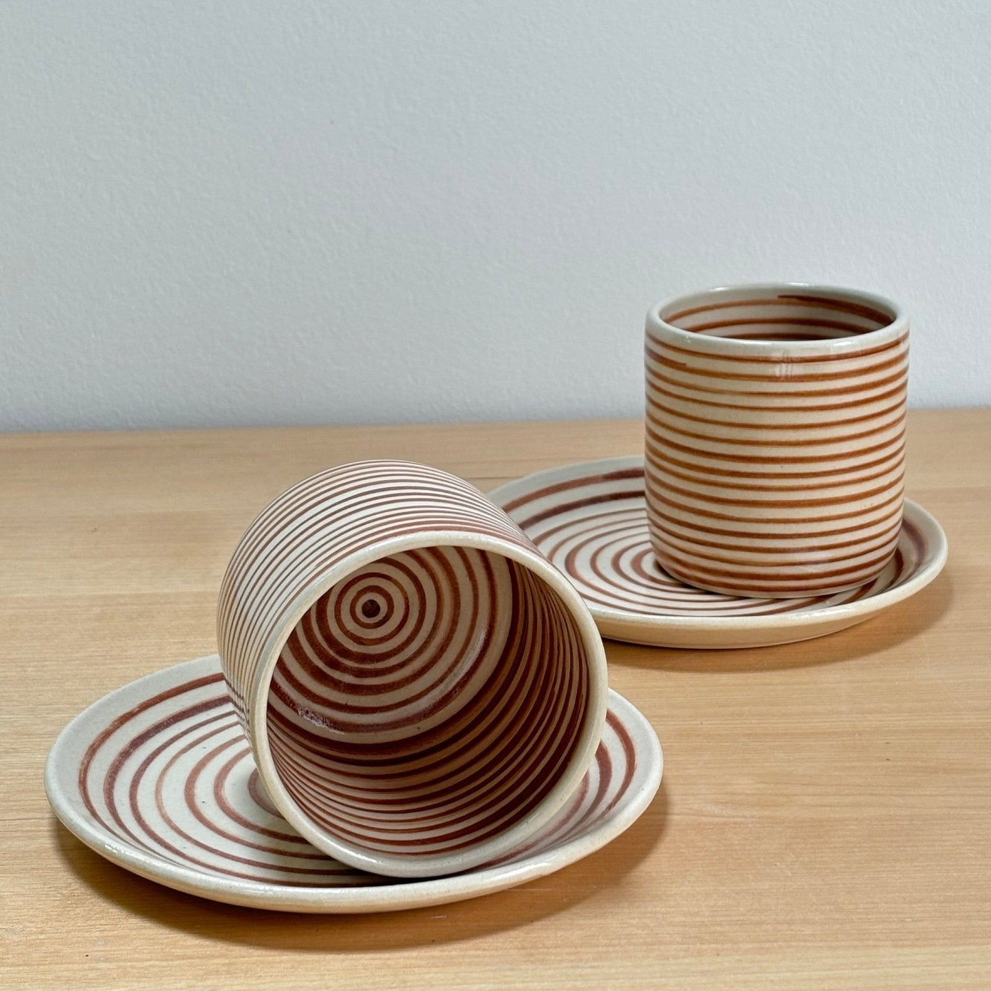 PLATO CIRCULOS MARRONES