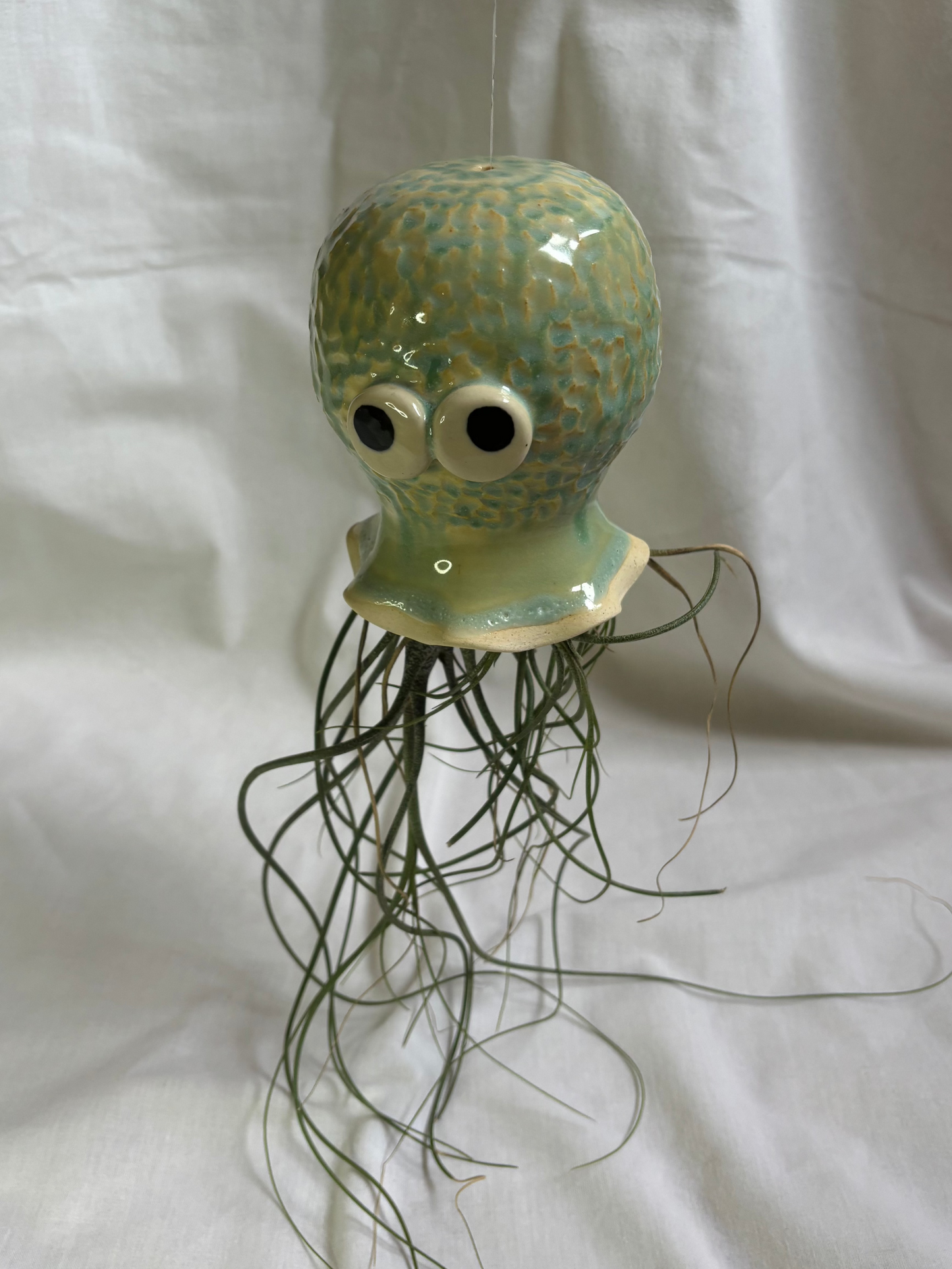 Maceta pulpo de cerámica artesanal pintada a mano, personalizada, verde y beige, Hecho por Su.